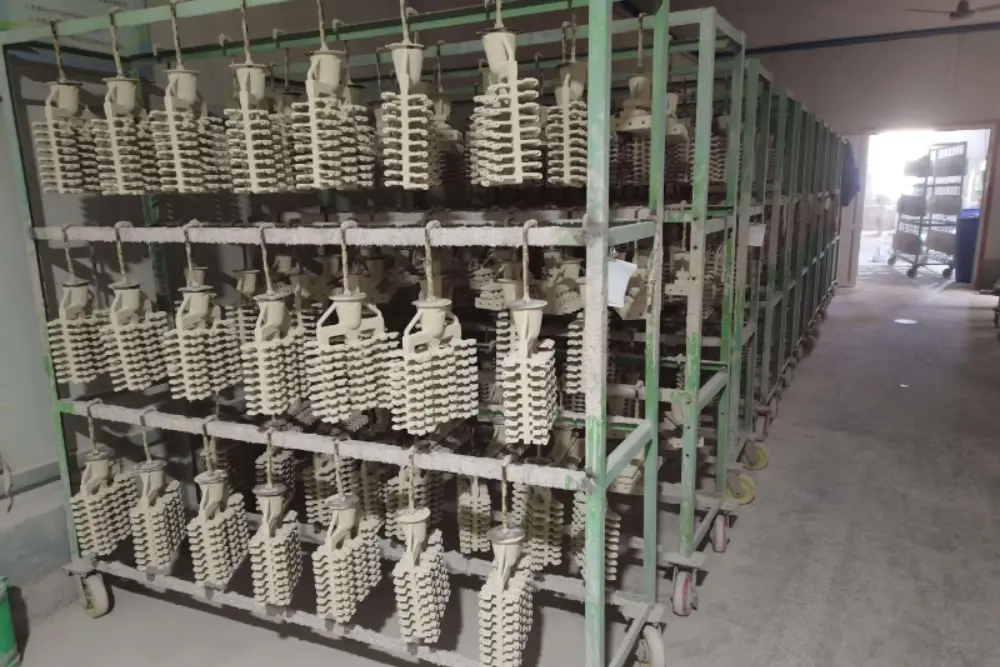 Silica sol shell molding workshop Silica sol shell molding workshop showing ceramic shell building line for stainless steel investment castings